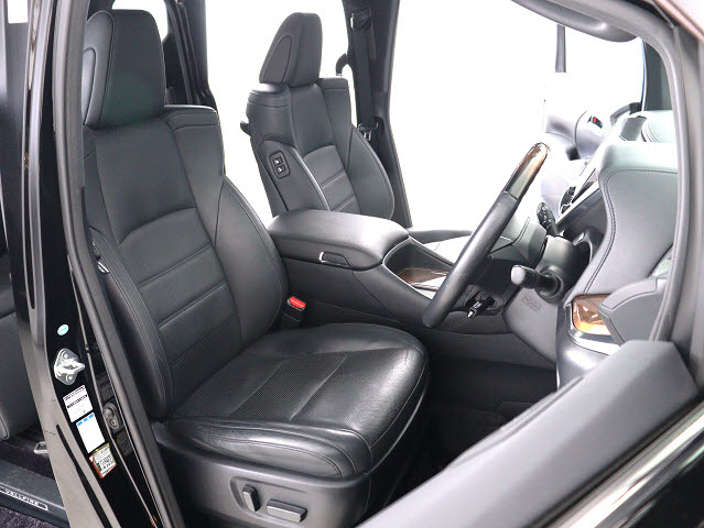 【メモリ機能付きパワーシート】
運転者専用セッティング可能な運転席です!
３名までのポジションを即呼び出します★