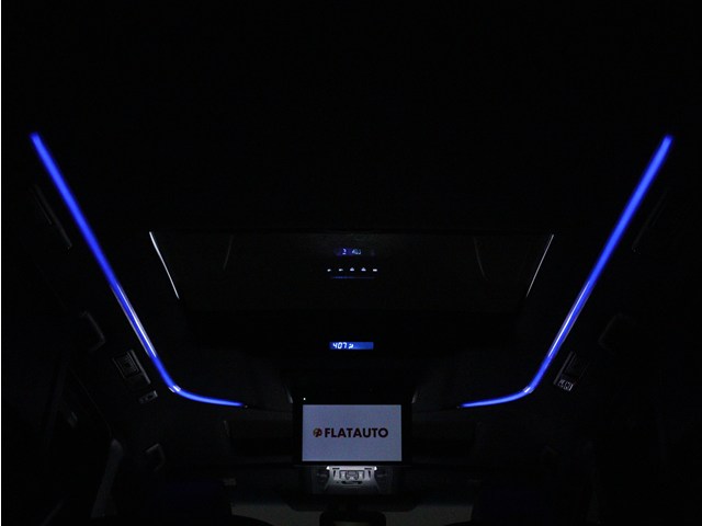 夜間に室内を照らしてくれるルームライトで
す♪♪