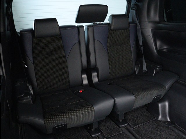 【サードシートまで広々空間】
シートアレンジにて快適空間を演出します!
豊富なアレンジパターンがございます!