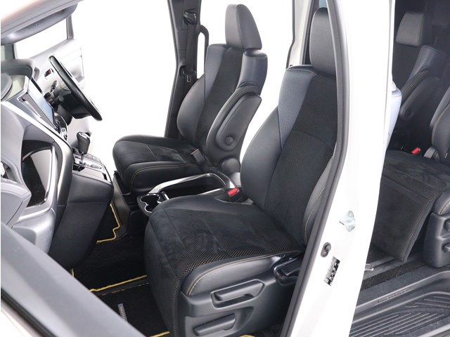 内装の状態も非常にクリーンな状態です｡
ご納車前には専門スタッフが
隅々までクリーニングを行います!