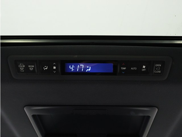 後部座席でエアコン温度をお好みで設定する
ことができます!