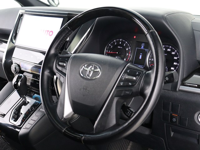 【本革巻きウッドコンビステアリング】
同色のウッド部分と本革のコンビハンドル!
高級感にあふれたステアリングです!