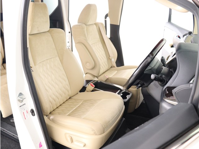 内装の状態も非常にクリーンな状態です｡
ご納車前には専門スタッフが
隅々までクリーニングを行います!