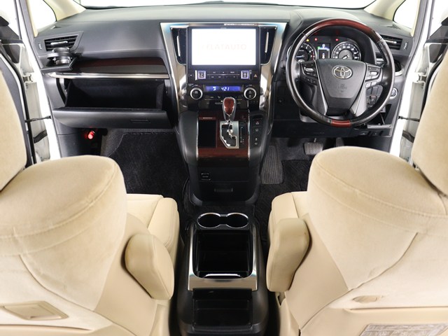 内装の状態も非常にクリーンな状態です｡
ご納車前には専門スタッフが
隅々までクリーニングを行います!