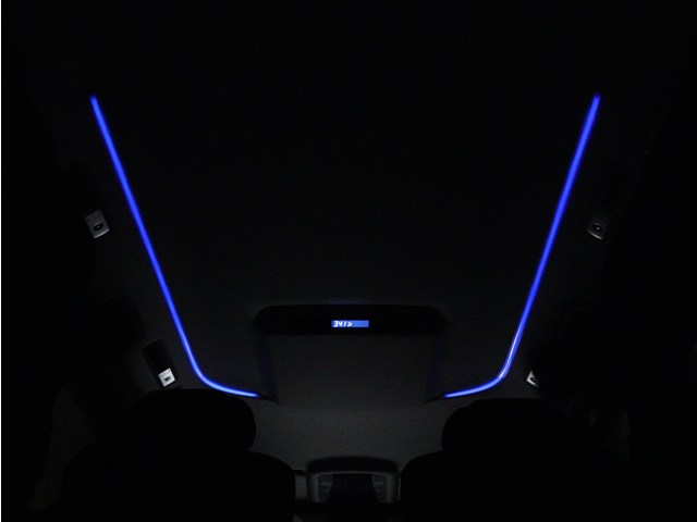 夜間に室内を照らしてくれるルームライトで
す♪♪