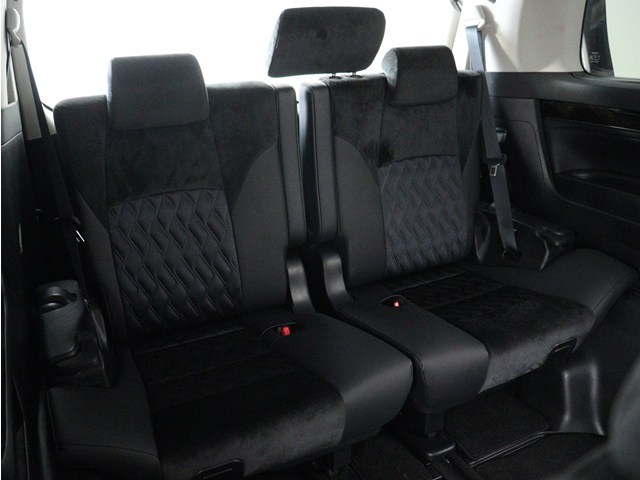 【サードシートまで広々空間】
シートアレンジにて快適空間を演出します!
豊富なアレンジパターンがございます!