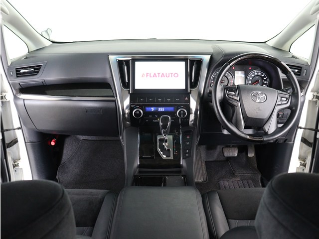 【運転席助手席も広々☆】
広々使えるのは後席だけではございません｡
国内最高峰ミニバンの特権ですね!