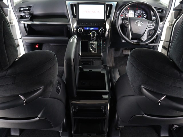 内装の状態も非常にクリーンな状態です｡
ご納車前には専門スタッフが
隅々までクリーニングを行います!