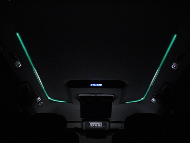 夜間に室内を照らしてくれるルームライトで
す♪♪