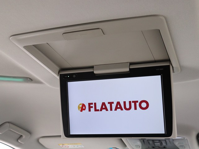 【後席モニター】
ミニバンの必須装備とも言える装備です!
後席の方も飽きることなくドライブが可能!