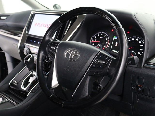 【本革巻きウッドコンビステアリング】
同色のウッド部分と本革のコンビハンドル!
高級感にあふれたステアリングです!