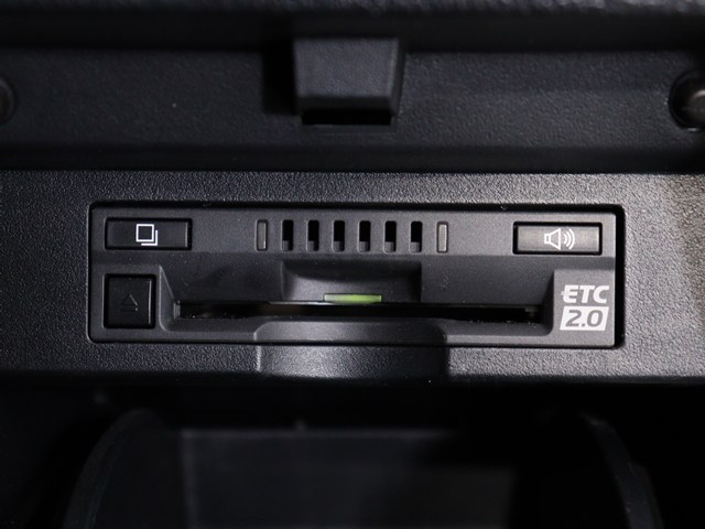【ビルトインＥＴＣ】
後付けとは異なる一体感が魅力です｡
高速道路でストレスなく走行できます｡
