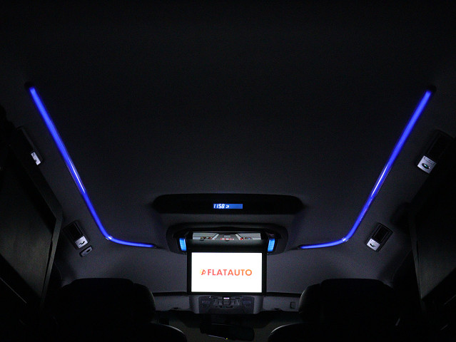 夜間に室内を照らしてくれるルームライトで
す♪♪