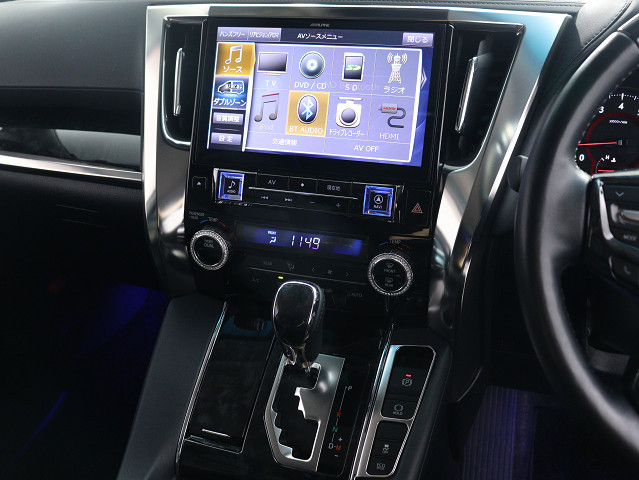 【社外高性能ナビ装備】
社外品でありながらフィット感◎
!Bluetooth接続可能です!