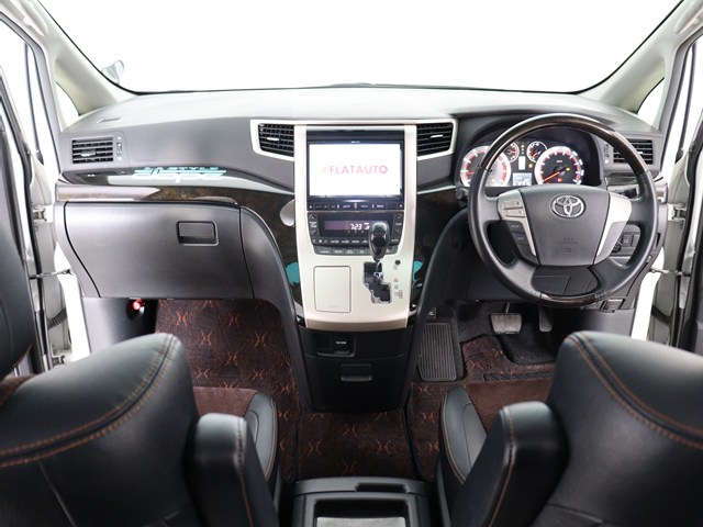 【運転席助手席も広々☆】
広々使えるのは後席だけではございません｡
国内最高峰ミニバンの特権ですね!
