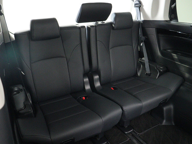 【サードシートまで広々空間】
シートアレンジにて快適空間を演出します!
豊富なアレンジパターンがございます!