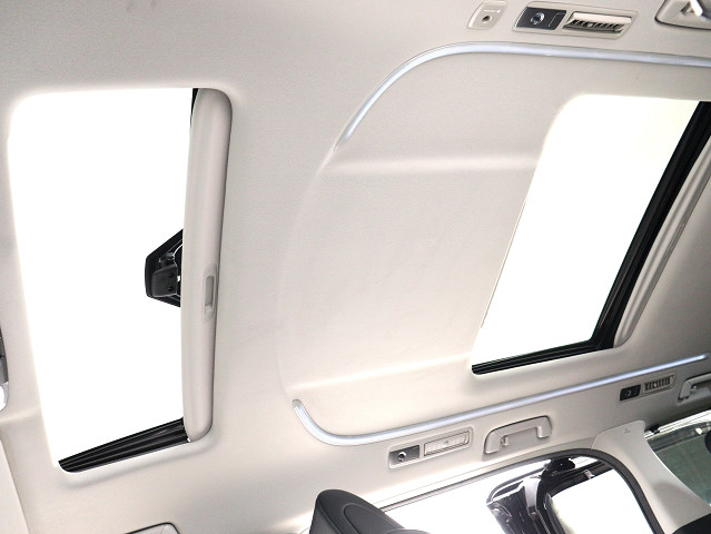 【大人気☆ツインサンルーフ】
見た目もカッコよく、車内の解放感も演出!
必須条件にされるほどの大人気装備です!