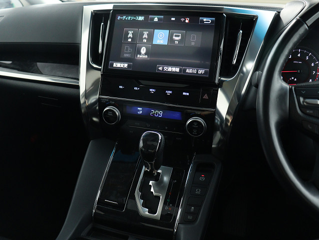 【トヨタ純正ナビ装備】
純正品ならではの操作性とフィット感!
Bluetooth接続可能です!