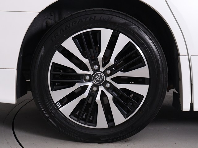 お客様のお好みの新品18インチ、19インチ、
20インチホイール装着可能！ダウンサスなど
ローダウンも取付可能です！ヴァルドやワー
クなどのメーカー品も取り寄せ可能です！