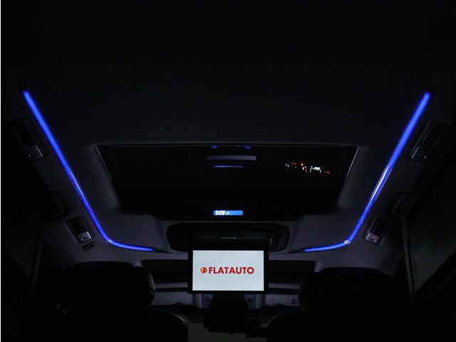 夜間に室内を照らしてくれるルームライトで
す♪♪