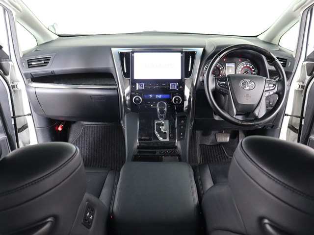 内装の状態も非常にクリーンな状態です｡
ご納車前には専門スタッフが
隅々までクリーニングを行います!