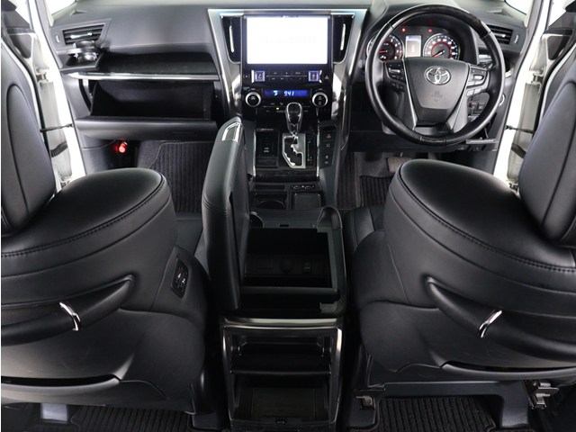 内装の状態も非常にクリーンな状態です｡
ご納車前には専門スタッフが
隅々までクリーニングを行います!