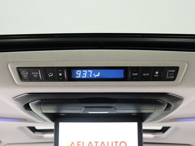 後部座席でエアコン温度をお好みで設定する
ことができます!