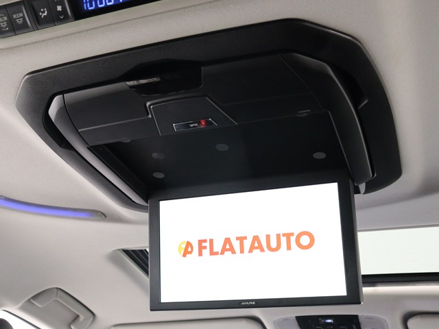 【後席モニター】
ミニバンの必須装備とも言える装備です!
後席の方も飽きることなくドライブが可能!