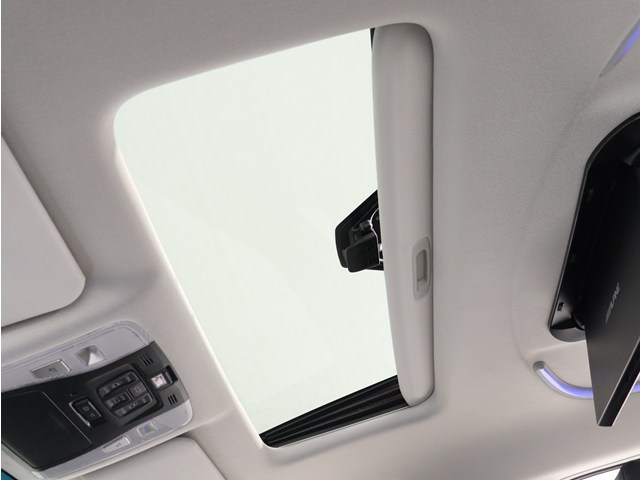 【大人気☆ツインサンルーフ】
見た目もカッコよく、車内の解放感も演出!
必須条件にされるほどの大人気装備です!