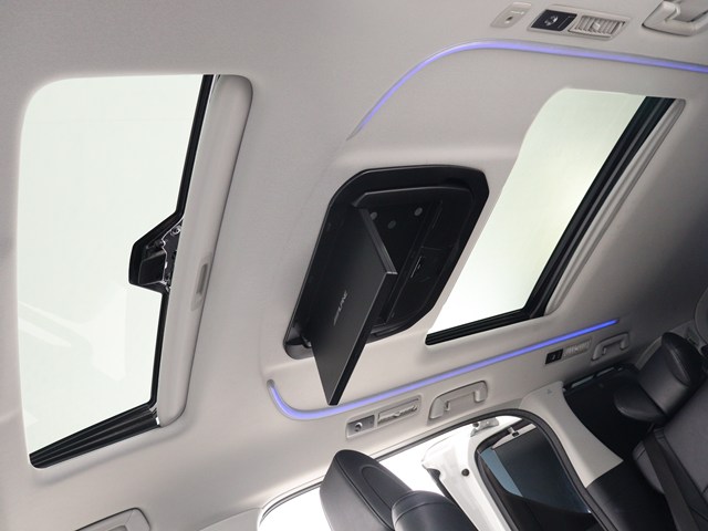 【大人気☆ツインサンルーフ】
見た目もカッコよく、車内の解放感も演出!
必須条件にされるほどの大人気装備です!