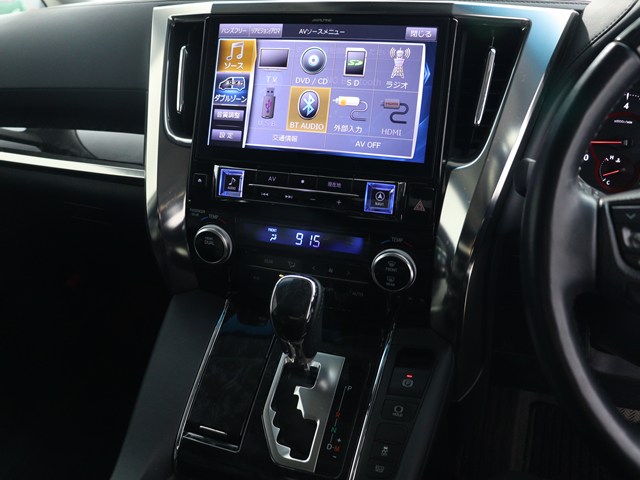 【大人気☆ＡＬＰＩＮＥ　１１インチナビ】
大画面で見やすいだけでなく､
インパネとの一体感もあり見た目も抜群!