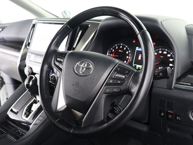 【本革巻きウッドコンビステアリング】
同色のウッド部分と本革のコンビハンドル!
高級感にあふれたステアリングです!