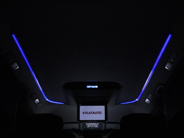 夜間に室内を照らしてくれるルームライトで
す♪♪