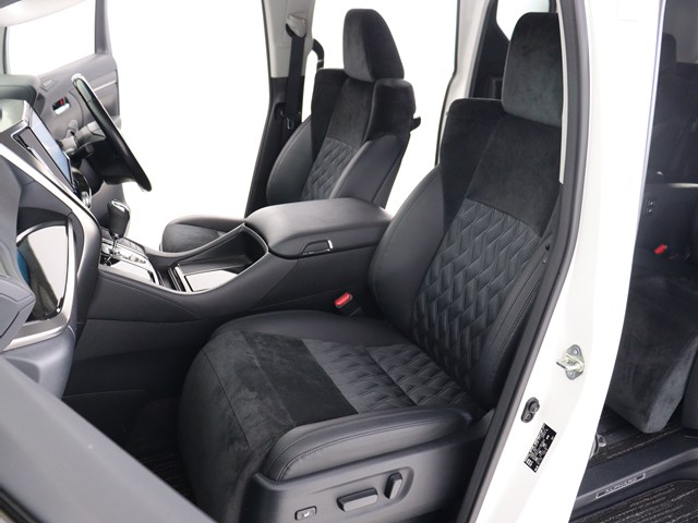 内装の状態も非常にクリーンな状態です｡
ご納車前には専門スタッフが
隅々までクリーニングを行います!