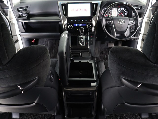 内装の状態も非常にクリーンな状態です｡
ご納車前には専門スタッフが
隅々までクリーニングを行います!