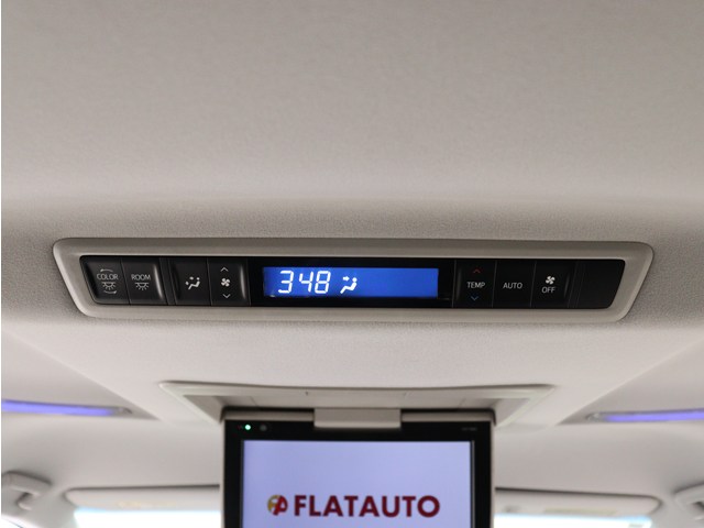 後部座席でエアコン温度をお好みで設定する
ことができます!