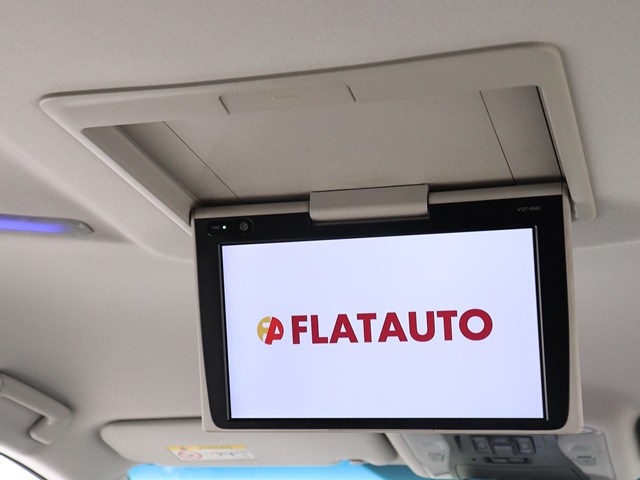 【後席モニター】
ミニバンの必須装備とも言える装備です!
後席の方も飽きることなくドライブが可能!