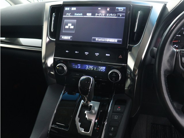 【トヨタ純正ナビ装備】
純正品ならではの操作性とフィット感!
Bluetooth接続可能です!