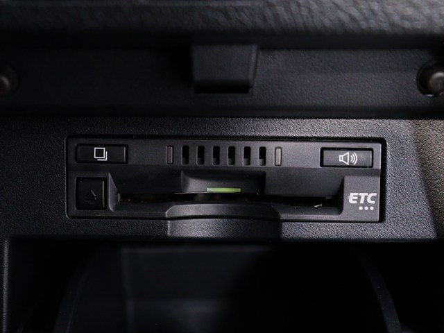 【ビルトインＥＴＣ】
後付けとは異なる一体感が魅力です｡
高速道路でストレスなく走行できます｡