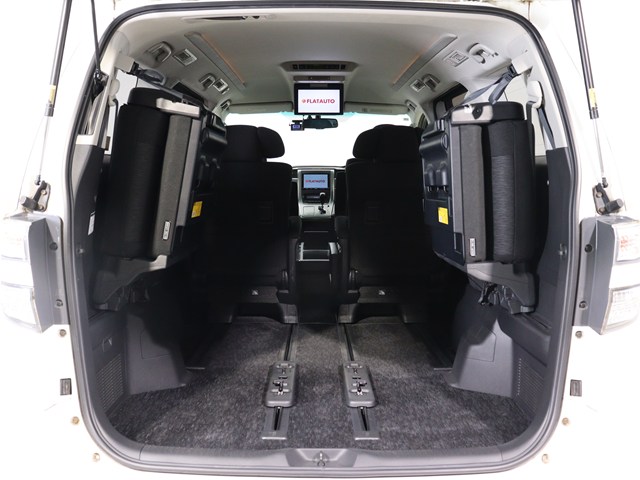 【広々トランクルーム】
スーツケース､ゴルフバッグも楽々収納可能
大人数での旅行にもピッタリの収容量です