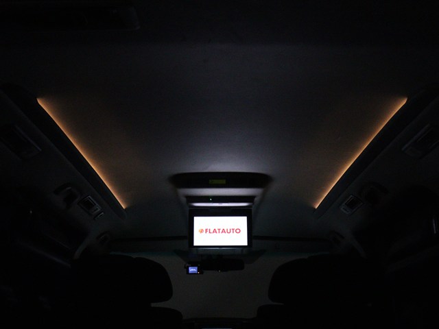 夜間に室内を照らしてくれるルームライトで
す♪♪