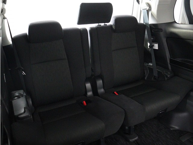 【広々トランクルーム】
スーツケース､ゴルフバッグも楽々収納可能
大人数での旅行にもピッタリの収容量です