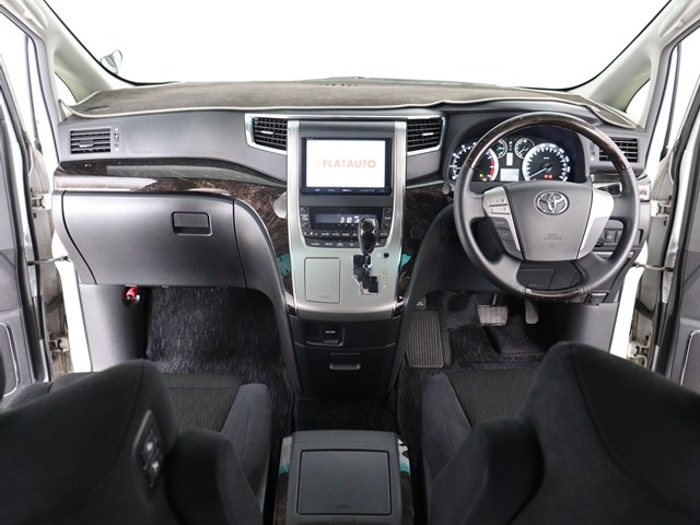 【運転席助手席も広々☆】
広々使えるのは後席だけではございません｡
国内最高峰ミニバンの特権ですね!