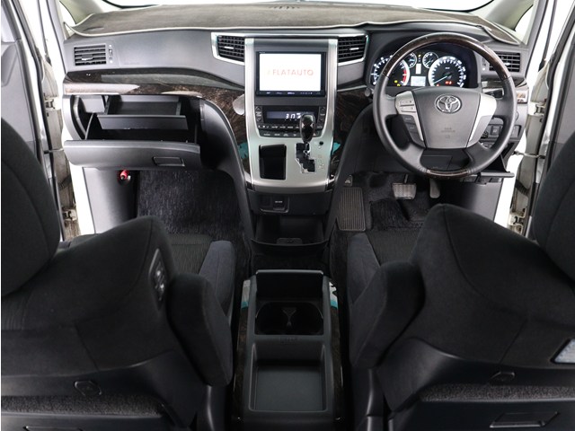 内装の状態も非常にクリーンな状態です｡
ご納車前には専門スタッフが
隅々までクリーニングを行います!