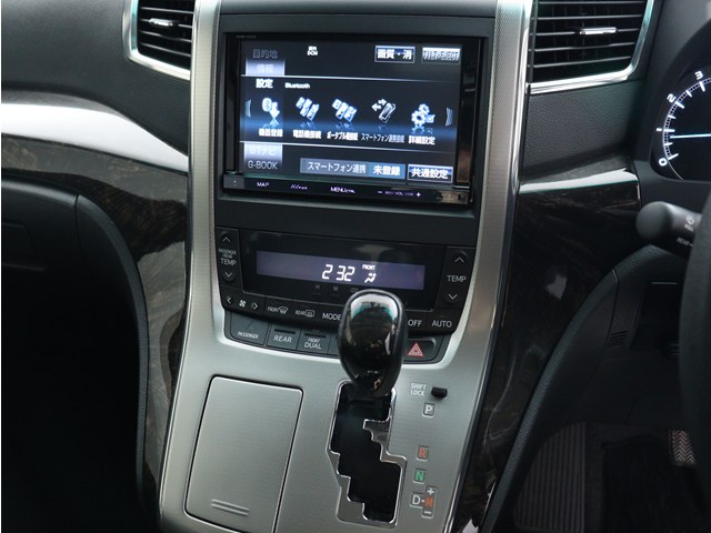 【トヨタ純正ナビ装備】
純正品ならではの操作性とフィット感!
Bluetooth接続可能です!