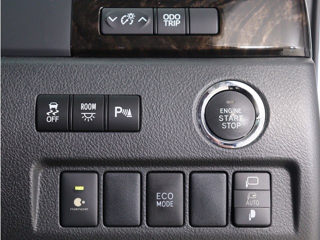 【プッシュスタート】
エンジン始動時はプッシュスタートを採用!
カバンから鍵を取り出す手間も不要です｡