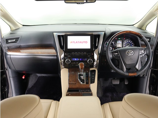内装の状態も非常にクリーンな状態です｡
ご納車前には専門スタッフが
隅々までクリーニングを行います!