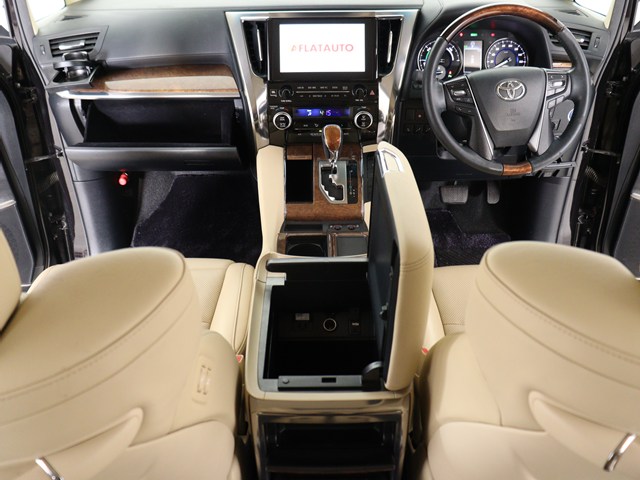 内装の状態も非常にクリーンな状態です｡
ご納車前には専門スタッフが
隅々までクリーニングを行います!