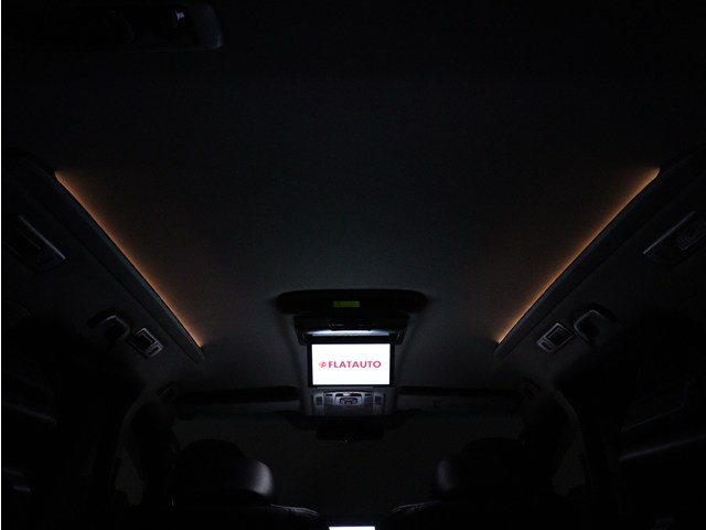 夜間に室内を照らしてくれるルームライトで
す♪♪