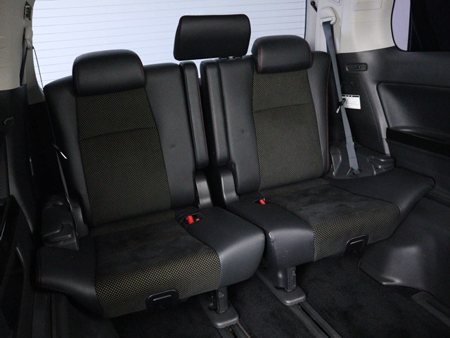 【サードシートまで広々空間】
シートアレンジにて快適空間を演出します!
豊富なアレンジパターンがございます!